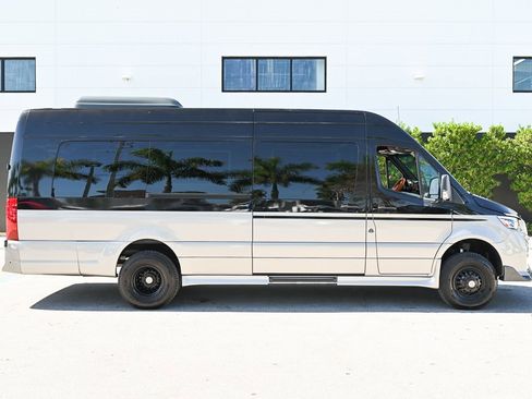 Used 2023 Mercedes-Benz Sprinter 3500 image 8