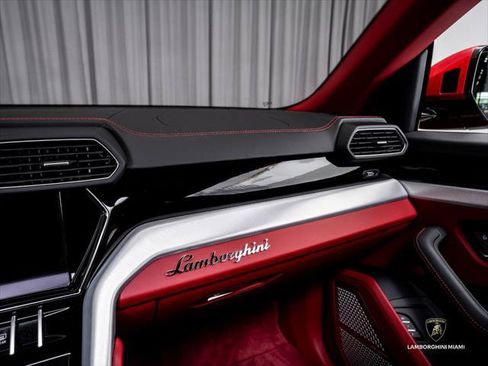 Used 2024 Lamborghini Urus S AWD/4WD image 28