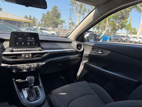 Used 2021 Kia Forte LXS FWD image 20