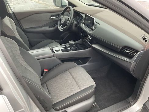 Used 2022 Nissan Rogue SV image 18