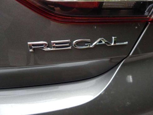 Used 2018 Buick Regal Preferred image 50