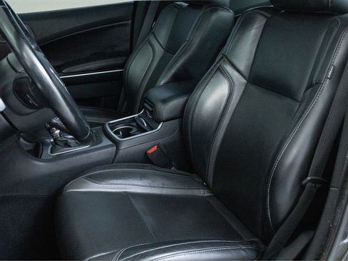 Used 2021 Dodge Charger SXT w/ Leather Interior Group RWD image 12