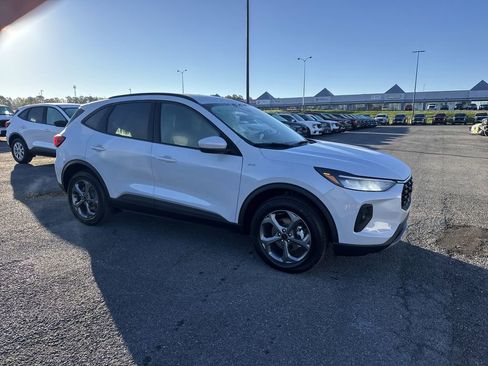 New 2026 Ford Escape Active w/ Cold Weather Package AWD/4WD image 3