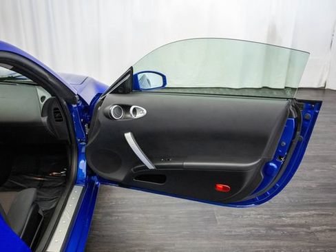 Used 2005 Nissan 350Z Coupe w/ (N93) Cargo Convenience Pkg RWD image 17