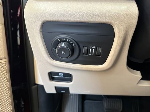 New 2025 Jeep Grand Cherokee Limited w/ Black Appearance Package image 20