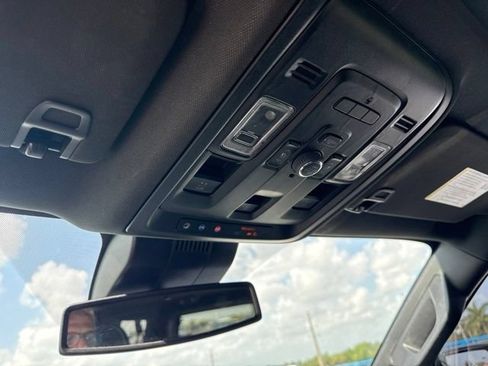 Used 2023 GMC Yukon XL SLT w/ SLT Luxury Package RWD image 11