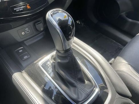 Used 2020 Nissan Rogue SL FWD image 39
