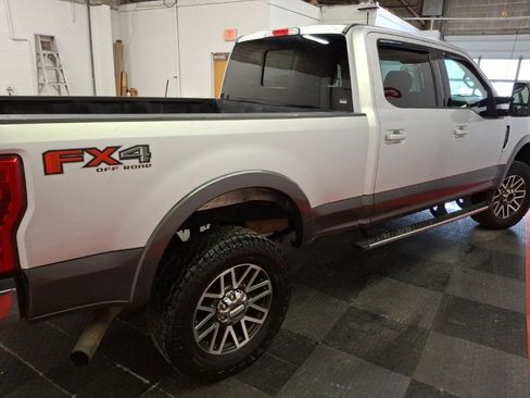 Used 2017 Ford F250 Lariat w/ Lariat Value Package image 9