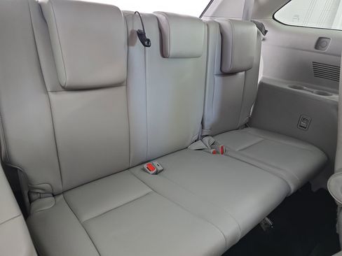 Used 2019 Toyota Highlander XLE image 12