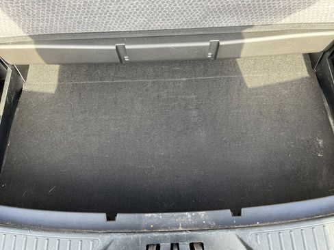 Used 2022 Ford Explorer XLT w/ Equipment Group 202A image 12