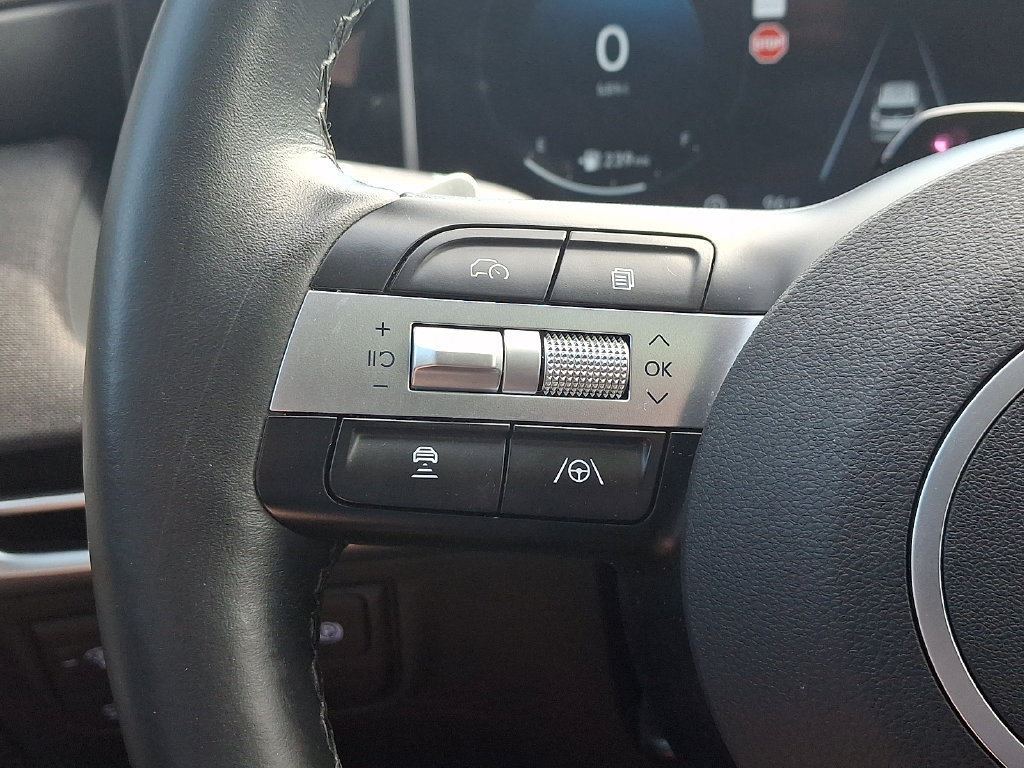 Used 2025 Hyundai Tucson Limited AWD/4WD image 22