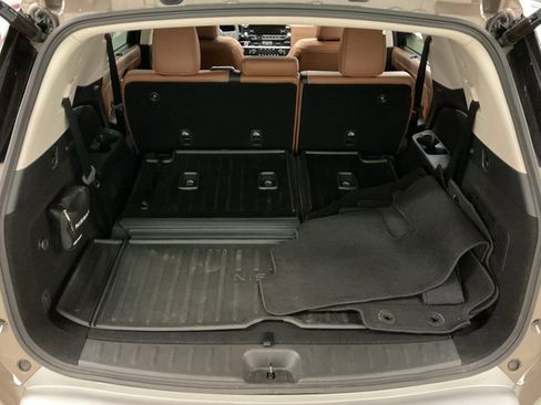 Used 2024 Nissan Pathfinder Platinum w/ Cargo Package image 22