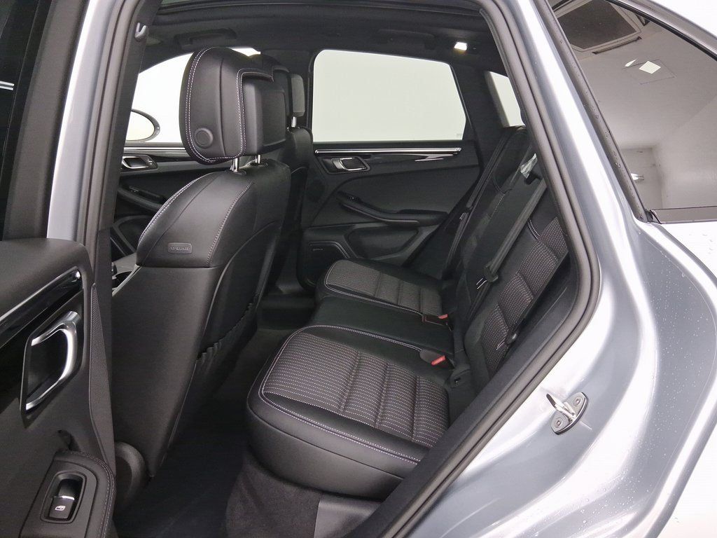 Used 2026 Porsche Macan Turbo AWD/4WD image 19