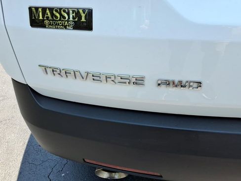 Used 2023 Chevrolet Traverse LS AWD/4WD image 9