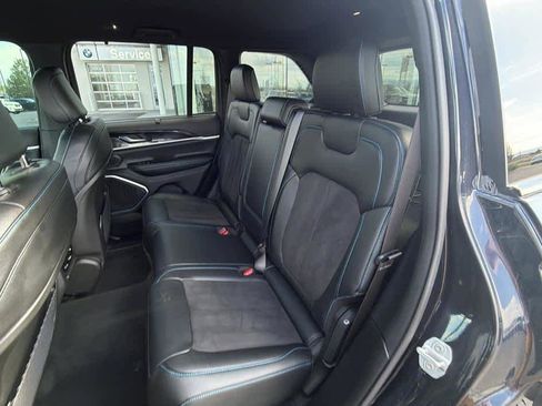 Used 2024 Jeep Grand Cherokee Trailhawk w/ Luxury Tech Group III AWD/4WD image 23
