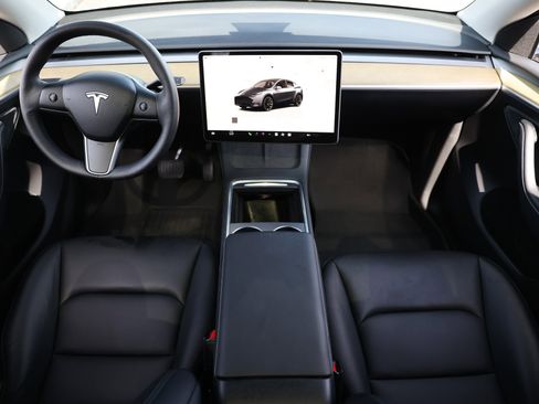 Used 2023 Tesla Model Y Long Range AWD/4WD image 2