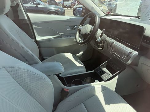 Used 2025 Hyundai Kona Limited FWD image 10
