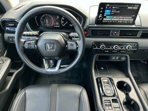 Used 2025 Honda Pilot Touring image 17