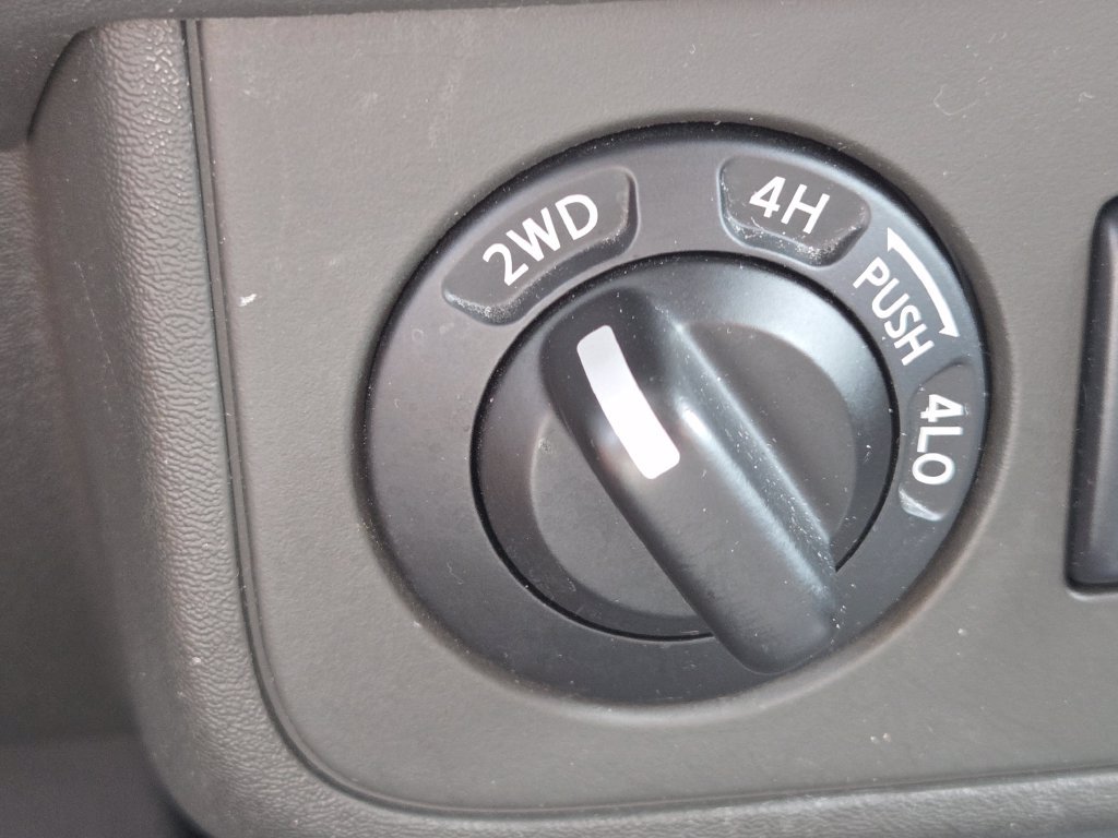 Used 2018 Nissan Frontier PRO-4X AWD/4WD image 13