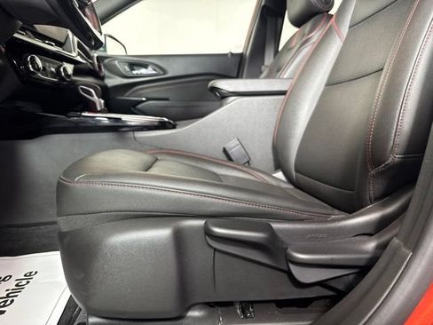 Used 2024 Chevrolet Trax RS w/ Sunroof Package FWD image 13