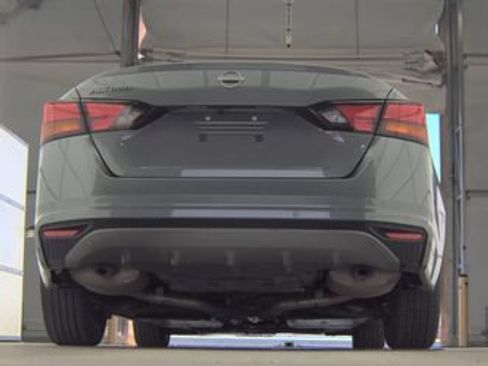 Used 2025 Nissan Altima 2.5 SV FWD image 8