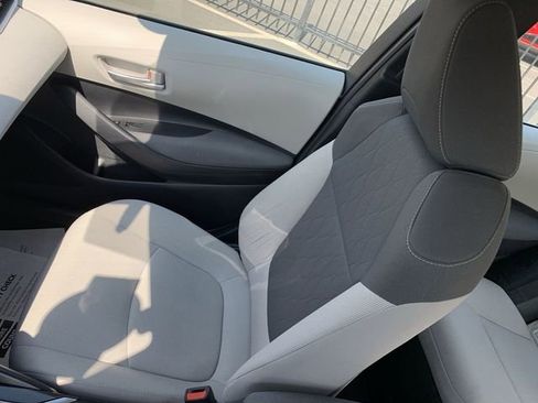Certified 2021 Toyota Corolla LE image 29