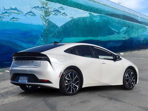 Used 2026 Toyota Prius Plug-In Hybrid FWD image 4