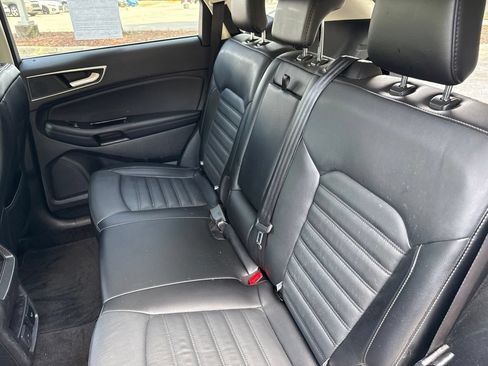 Used 2018 Ford Edge SEL w/ Equipment Group 201A FWD image 16