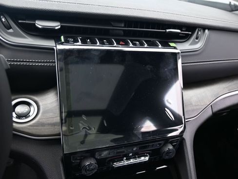 New 2025 Jeep Grand Cherokee L Limited image 17