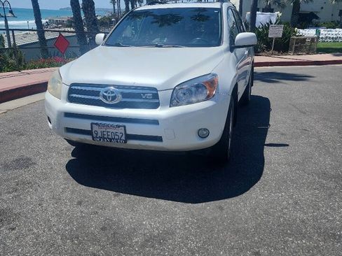 Used 2008 Toyota RAV4 Limited AWD/4WD image 2