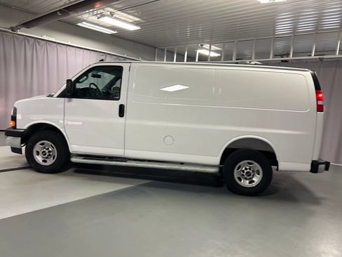 Used 2025 GMC Savana 2500 w/ Driver Convenience Package RWD image 4