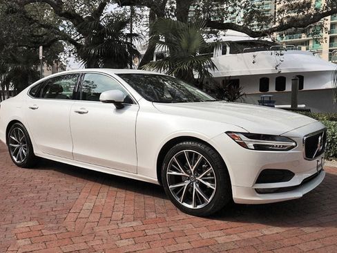Used 2019 Volvo S90 T5 Momentum image 1
