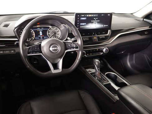 Used 2024 Nissan Altima 2.5 SR w/ SR Premium Package image 2