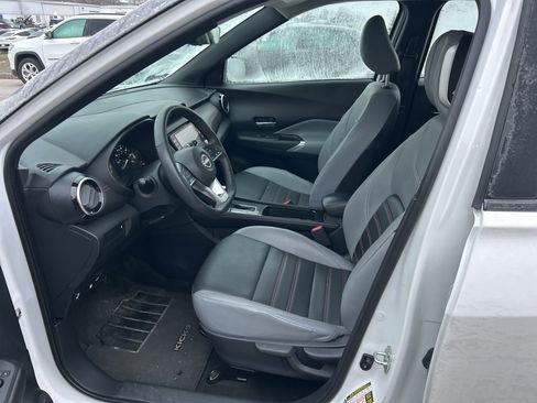 Used 2023 Nissan Kicks SR w/ SR Premium Package image 8