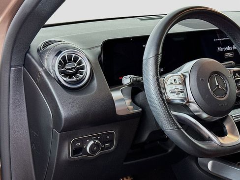 Used 2022 Mercedes-Benz GLB 250 image 11