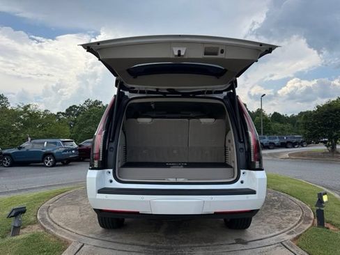 Used 2020 Cadillac Escalade Premium Luxury AWD/4WD image 32