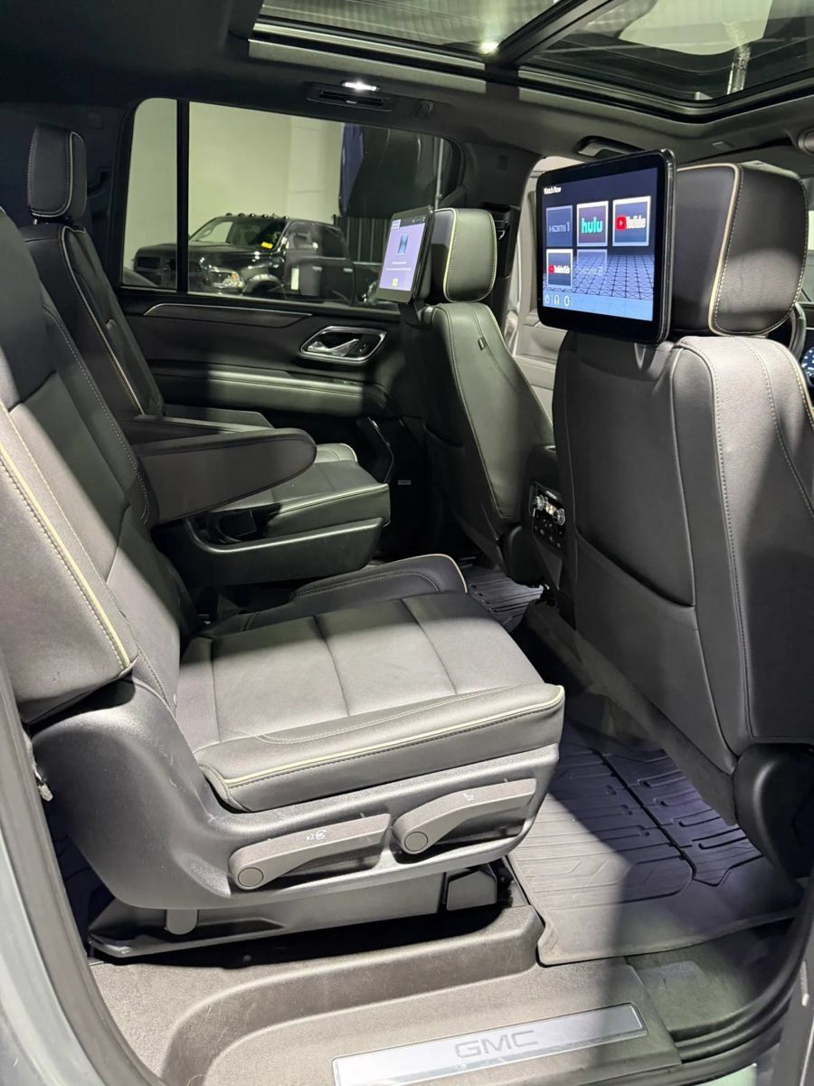 Used 2023 GMC Yukon XL SLT w/ SLT Premium Package AWD/4WD image 23