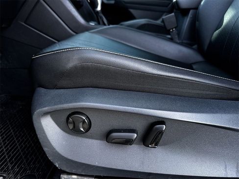 Used 2022 Volkswagen Tiguan SE image 12