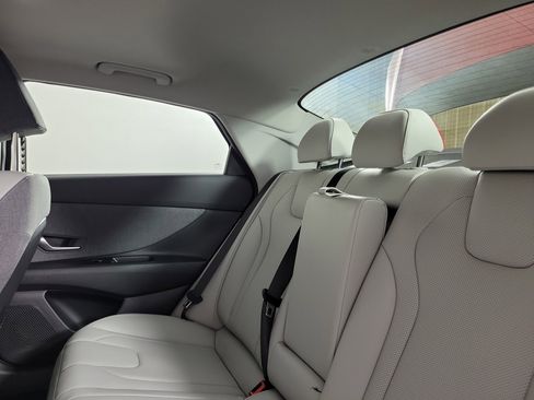 New 2025 Hyundai Elantra Limited image 31