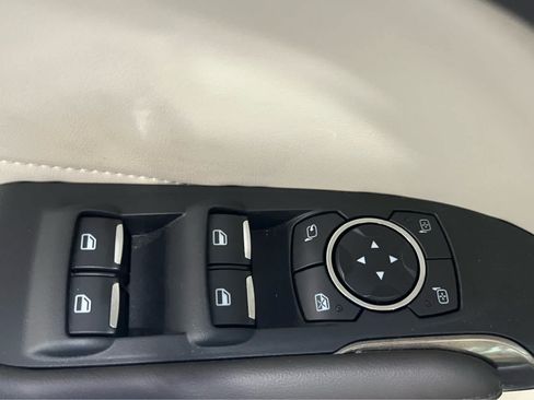 Used 2016 Lincoln MKC Select w/ Select Plus Package AWD/4WD image 25