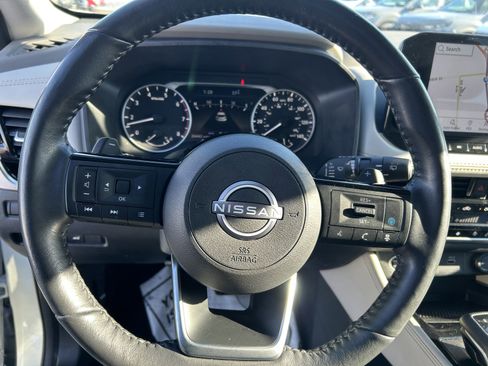 Used 2023 Nissan Rogue SL w/ SL Premium Package image 19