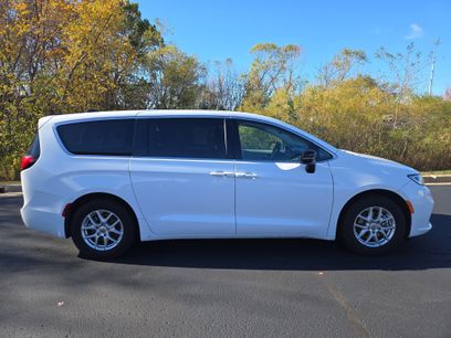 Used 2024 Chrysler Pacifica Touring-L