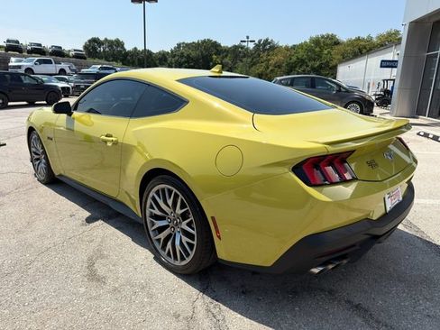 Used 2025 Ford Mustang Premium RWD image 5
