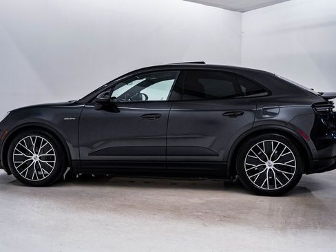 Certified 2025 Porsche Macan Electric image 2