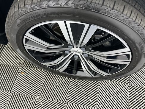 Used 2023 Volvo XC60 B5 Plus w/ Protection Package Premier image 11