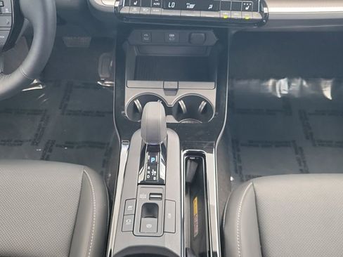 Used 2024 Toyota Prius XLE FWD image 15