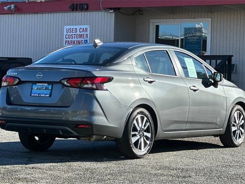 Used 2025 Nissan Versa SV image 4