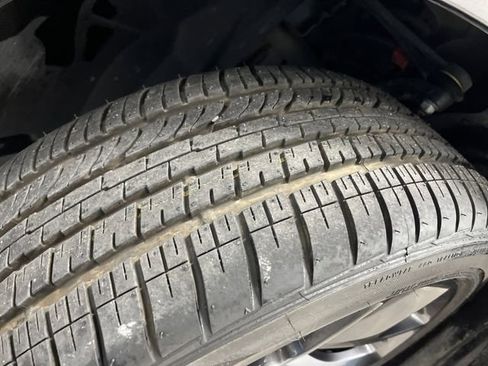 Used 2023 Chrysler 300 Touring w/ Sport Appearance Package image 32