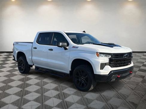 Used 2023 Chevrolet Silverado 1500 LT Trail Boss w/ LT Trail Boss Premium Package AWD/4WD image 3