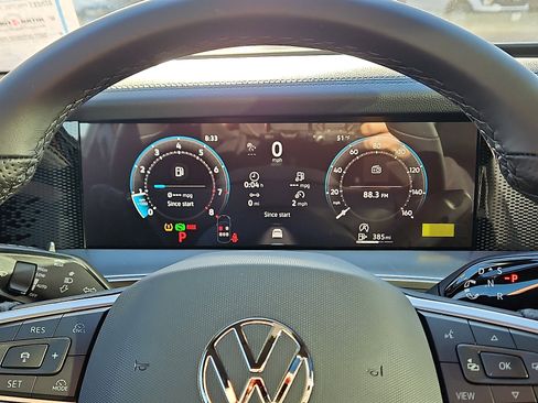 New 2026 Volkswagen Tiguan SE R-Line image 19